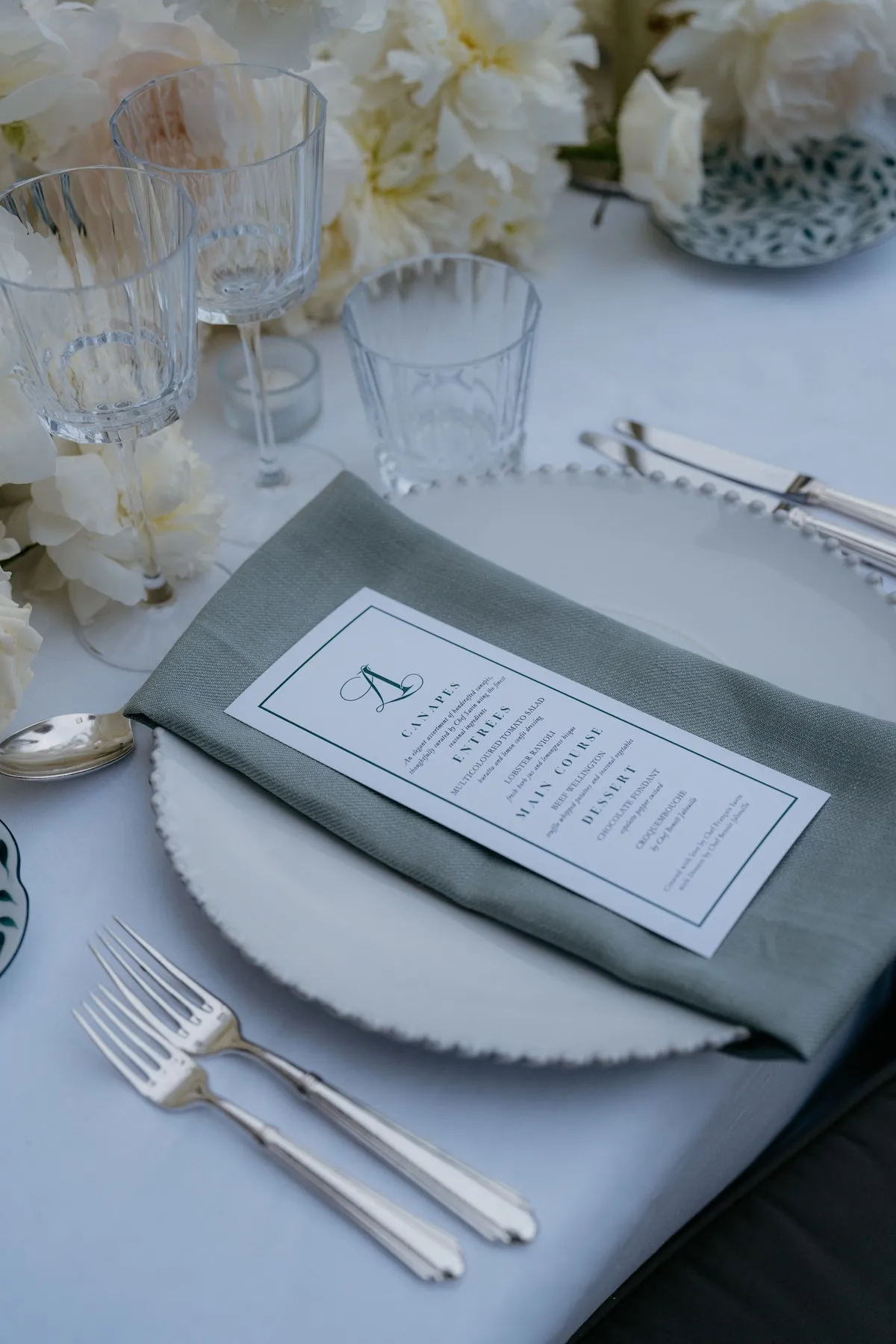 Cutlery and place setting detail — discreet, refined, ready for a corporate dinner.